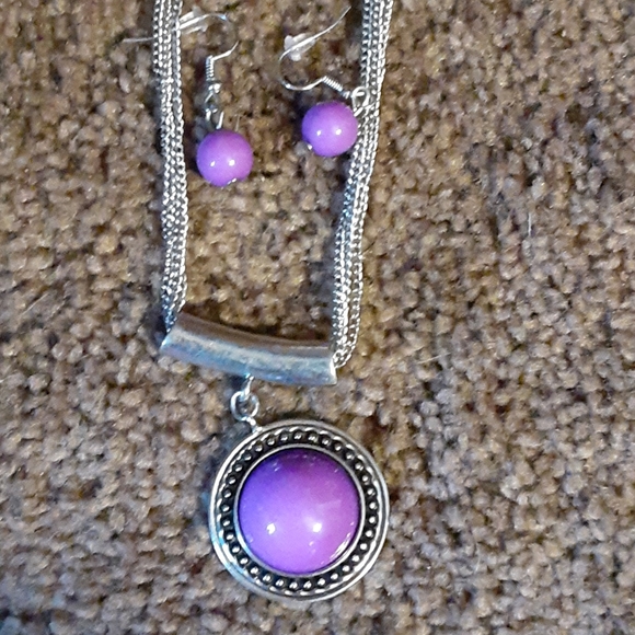 Beautiful Purple necklace, and earrings set. - Picture 4 of 4